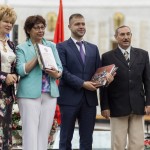 Награды в руках представителей Татарстана - исполнительного директора Татарстанского регионального отделения "Деловой России" Фариды Хузиной и советника первого заместителя председателя правления ОАО "АКБ БАРС" банк Эмиля Хайрутдинова Награды в руках представителей Татарстана - исполнительного директора Татарстанского регионального отделения "Деловой России" Фариды Хузиной и советника первого заместителя председателя правления ОАО "АКБ БАРС" банк Эмиля Хайрутдинова
