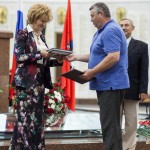 награждается Александр Смирнов, командир поискового отряда "Солдаты Победы" из г.Буй Костромской области награждается Александр Смирнов, командир поискового отряда "Солдаты Победы" из г.Буй Костромской области