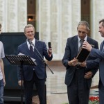 диплом за информационную поддержку получает главный редактор Центра мультимедийной журналистики Андрей Папушин и студенты Нина Петлинова и Максим Рыков диплом за информационную поддержку получает главный редактор Центра мультимедийной журналистики Андрей Папушин и студенты Нина Петлинова и Максим Рыков