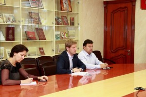 В заседании в постпредстве Республики Саха (Якутия) приняли участие члены Оргкомитета Форума - председатель МБОО «СоСеДИ» Сергей Игоревич Рыбальченко и PR-директор Татьяна Юрьевна Становая