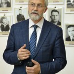 На открытии фотовыставки проекта www.fotohroniki.ru выступает замглавы администрации Подольского района Владимир Шитов