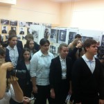 Ребята из Молодежной ассоциации новых журналистов на открытии фотовыставки проекта www.fotohroniki.ru