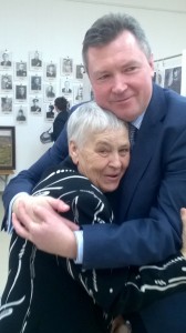 Руководитель проекта "Семейные фотохроники" Сергей Рыбальченко и руководитель ассоциации юных журналистов Галина Спасская