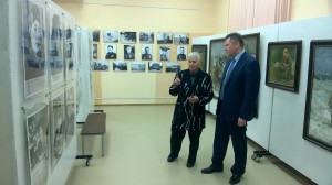 Руководитель проекта "Семейные фотохроники" Сергей Рыбальченко и руководитель ассоциации юных журналистов Галина Спасская