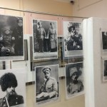 Юные журналисты на выставке "Семейные фотохроники Великих войн России" в первом лицее Подольского района