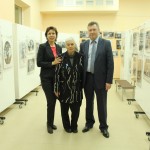 Руководитель проекта www.fotohroniki.ru Сергей Рыбальченко и PR-куратор Татьяна Становая с Галиной Спасской в школьном музее