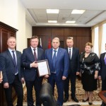 Cергей Гизатуллин вручил коллективу МБОО "СоСеДИ" благодарность руководителя администрации президента России, при участии первого замминистра по социальной работе правительства Московской области Надежды Усковой и главы города Дзержинский Виталия Панаморенко.