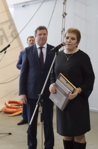 Сергей Рыбальченко вручил диплом с благодарностью за участие в организации проекта fotohroniki.ru учителю гимназии №363 г.Санкт-Петербурга  Марине Шубелевой