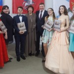 Руководитель проекта Сергей Рыбальченко вместе с представителями Республики Татарстан - победителя конкурса fotohroniki.ru среди регионов Руководитель проекта Сергей Рыбальченко вместе с представителями Республики Татарстан - победителя конкурса fotohroniki.ru среди регионов