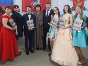 Руководитель проекта Сергей Рыбальченко вместе с представителями Республики Татарстан - победителя конкурса fotohroniki.ru среди регионов