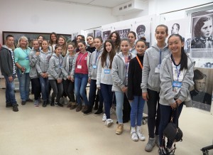 Португальские школьники побывали на фотовыставке "Семейных фотохроник" в лицее №1 Подольского района