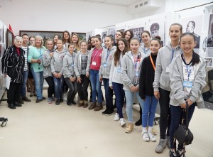 Португальские школьники побывали на фотовыставке "Семейных фотохроник" в лицее №1 Подольского района