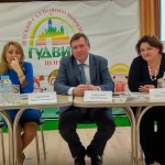 На вопросы отвечают организаторы семинара Сергей Рыбальченко - гендиректор Института научно-общественной экспертизы и Ирина Борисова - глава Ассоциации частных детских садов Белгородчины. На вопросы отвечают организаторы семинара Сергей Рыбальченко - гендиректор Института научно-общественной экспертизы и Ирина Борисова - глава Ассоциации частных детских садов Белгородчины.