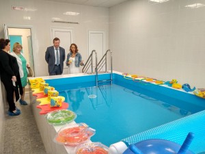 В бассейне частного детского сада "Апельсин" (с руководителем Татьяной Костериной).