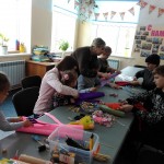 4_Родители и дети изготавливают цветы 4_Родители и дети изготавливают цветы