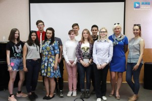 Татьяна Степанова (вторая справа) после проведения тренинга для волонтеров в Волоколамске