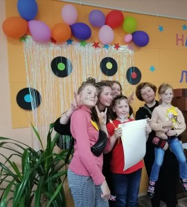 Фото на память участников интеграционного мероприятия «Школа волшебников и чародеев Хогвартс. Кубок Чемпионов»