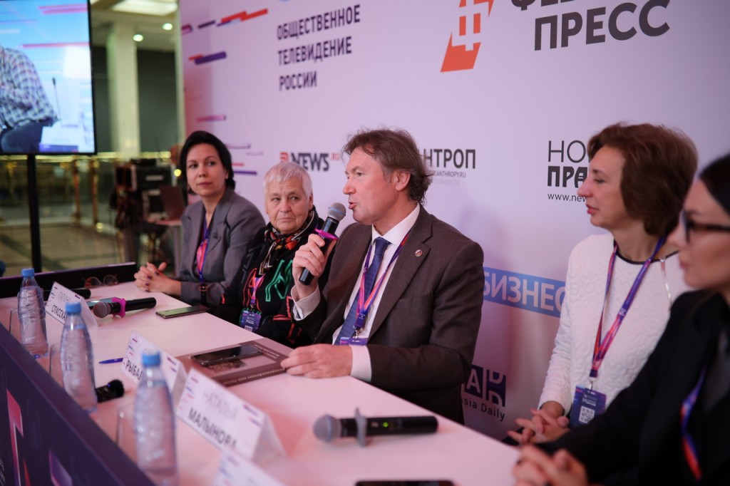 Презентацию провел председатель Комиссии ОП РФ по демографии, защите семьи, детей и традиционных семейных ценностей Сергей Рыбальченко.